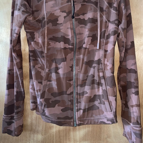 Lululemon Nulu Hooded Define Jacket Camo Size 10 - Picture 2 of 4